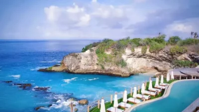 Pantai Balangan untuk Selancar dan Jelajahi Tebing Batu Kapur, Dekat Pantai Padang Padang dengan Eksotis Pasir Putih