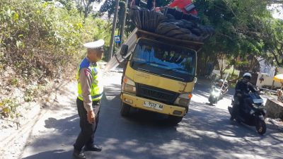 Gagal Tanjak Goa Gong Jimbaran, Mobil Plat Surabaya Jatim dan Drivernya Ditindak Langsung Polisi Kuta Selatan