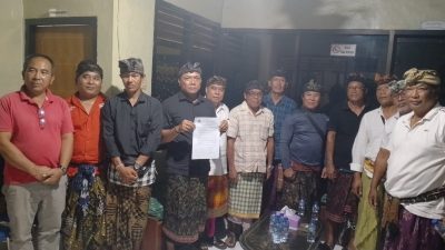 Klarifikasi Demo Warga Desa Adat Serangan di Kantor MDA, Prajuru Minta Pemilihan Bendesa yang Adil dan Tidak Menangkan Calon Tertentu 6 Klarifikasi Demo Warga Desa Adat Serangan di Kantor MDA, Prajuru Minta Pemilihan Bendesa yang Adil dan tidak Memenangkan Calon Tertentu. FOTO ist