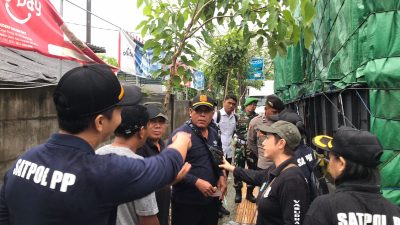 Tim gabungan Sat Pol PP Kota Denpasar menertibkan parkir liar di Jalan Kargo Kota Denpasar Bali, Rabu 18 Desember 2024. Foto ist