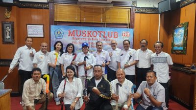 Nyoman Lodera Pimpin FHI Denpasar, Bangun Sinergi Genjot Pembinaan Atlet Wujudkan Prestasi Hockey 7 Ketua Umum Terpilih FHI Kota Denpasar, I Nyoman Lodera saat serah terima jabatan bersama Dr. dr. Anak Agung Ngurah Jaya Kusuma, SpOG Subsp. Kfm , MARS serangkaian pelaksanaan Musyawarah Kota Luar Biasa (Muskotlub) Tahun 2024 di Gedung Pertemuan Perumda Air Minum Tirta Sewakadarma Kota Denpasar pada Sabtu (20/12). Foto ist