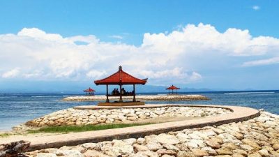 Ikon Bali di Denpasar Pantai Sanur cocok dikunjungi bersama buah hati. Dengan Rp 2 ribu kita bisa nikmati sunrise dan keindahan pantainya. FOTO Pemkot Denpasar