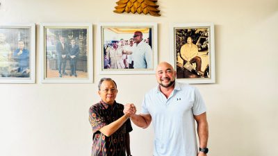 Gubernur Bali terpilih periode 2025-2030 Wayan Koster menepati janjinya bertemu cagub Bali 2024 Made Muliawan Arya (De Gadjah) di Denpasar, Senin 10 Februari 2025. foto ist
