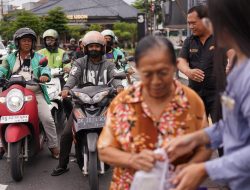 Ramadan Berkah, Akasaka Bali Berbagi Takjil di Simpang 6, Aneka Kolak Es Buah dan Nasi Goreng Disukai Warga