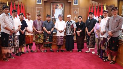 Gubernur Bali Wayan Koster, kembali melontarkan terobosan kebijakan strategis bidang kesehatan sebagai upaya mewujudkan layanan kesehatan yang adil, merata, dan berbasis komunitas di tingkat desa. Konsep ini diwujudkan melalui semangat gagasan program "Satu Desa - Satu Klinik" yang kini tengah dirumuskan sebagai bagian dari integrasi program nasional Koperasi Desa Merah Putih. FOTO ist