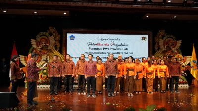 Giri Prasta Tegaskan Tak Ada Lagi Wartawan Abal-abal di Bali, Silakan Berkreasi, asalkan Bijaksana 8 Wakil Gubernur Bali Giri Prasta memberikan sambutan pada pelantikan Pengurus Persatuan Wartawan Indonesia (PWI) Bali Periode 2025–2030, Dewan Kehormatan Provinsi (DKP) Bali dan Ikatan Keluarga Wartawan Indonesia (IKWI) Bali yang berlangsung di Gedung Ksirarnawa, Taman Budaya Denpasar, Selasa (22/7).