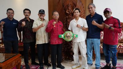 Gubernur Koster Bangga Petinju Muda Buleleng Juara WBC Asia Youth, Siapkan Beasiswa Kuliah.