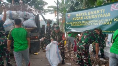 Sinergi Babinsa dan Warga Bersihkan Sampah Pasca Banjir di Denpasar 7 Babinsa Bersama Warga Bersihkan Sampah Pasca Banjir di Denpasar, Kamis 25 September 2025.