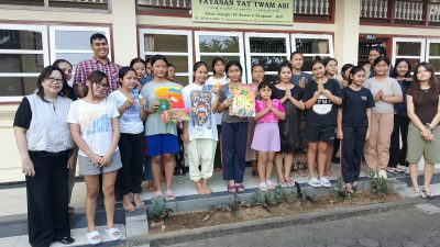 Dua orang siswi dari Sekolah Pelita Harapan Kemang Villages Jakarta yakni Chrystabelle Keilana Adianca dan Janessa Annamarie melakukan edukasi dan sosialisasi bertemakan seni dan lingkungan hidup di hadapan puluhan siswi di Panti Asuhan Tat Twam Asi Denpasar, Jumat (10/10/2025). Kedua siswi merupakan Founder IRIS Initiative.