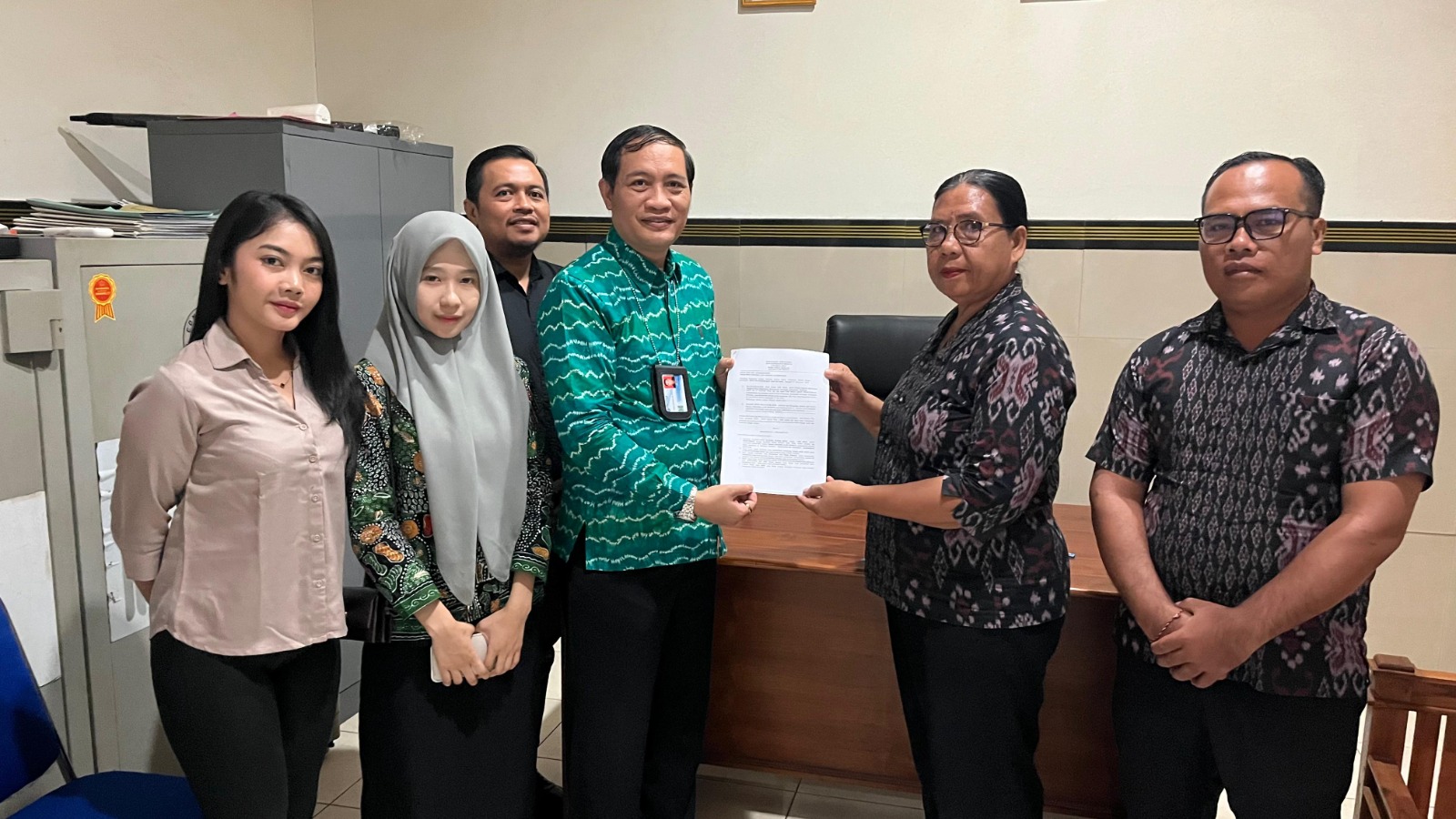 Penguatan Lembaga Adat, LPD Pemuteran Resmi Gandeng Amanda Law Office.
