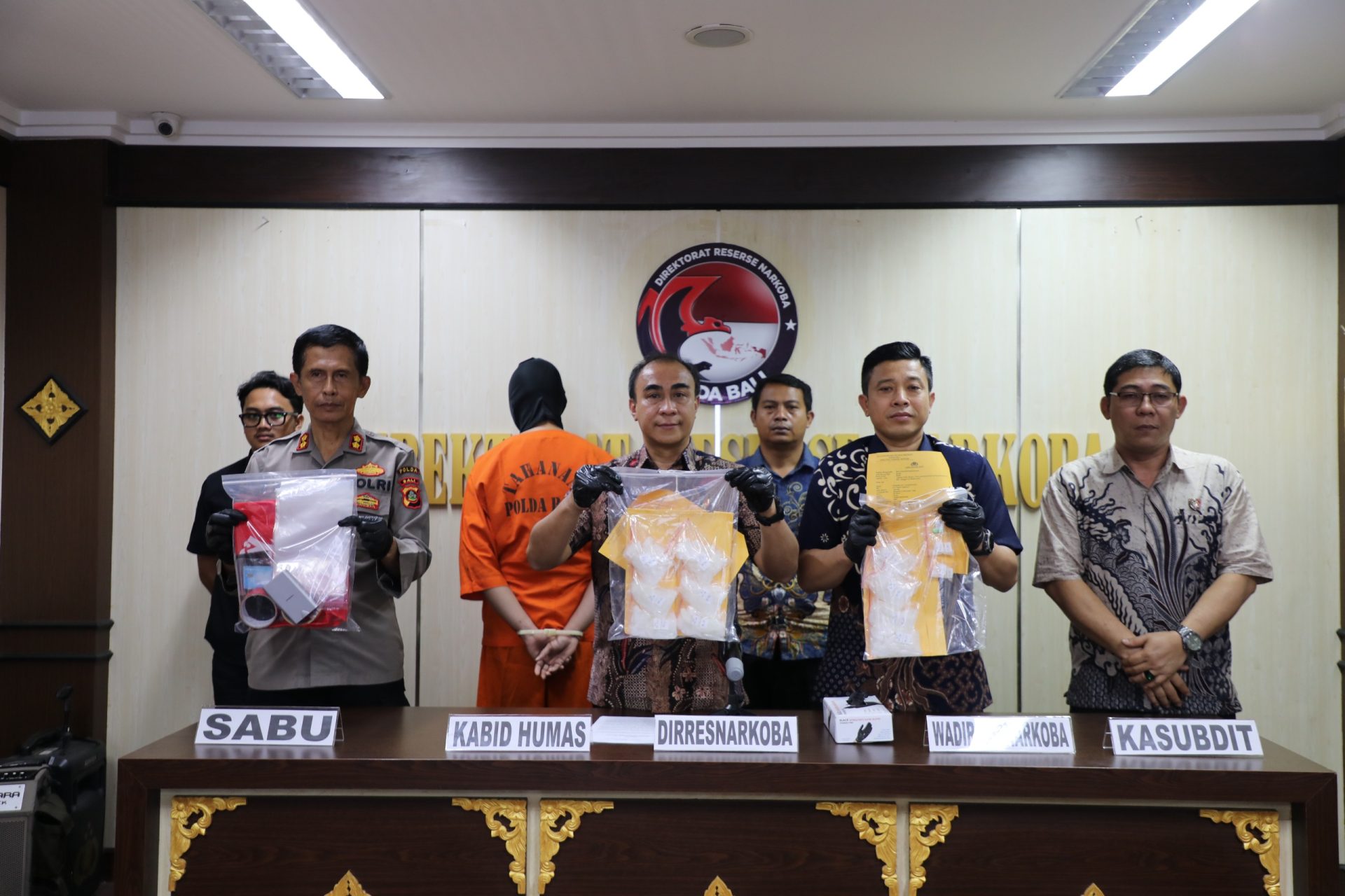 Diduga Sakit Jantung, Pria Asal Denpasar Ditemukan Meninggal di dalam Mobil di Parkiran Bandara Ngurah Rai.