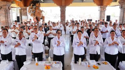 Ketua TP Posyandu Provinsi Bali, Ibu Putri Koster, menegaskan pentingnya peran kader posyandu dalam mendata dan mencatat berbagai permasalahan masyarakat di wilayah kerjanya.