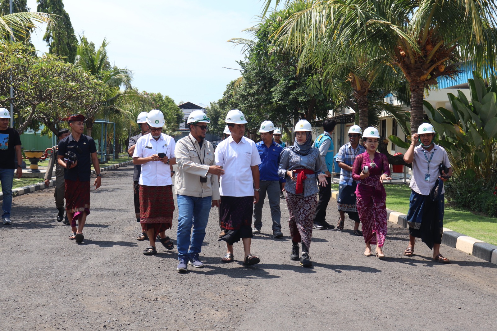 Wakil Bupati Buleleng Tinjau PLTGU Pemaron, Akomodir Keluhan Warga Terkait Kebisingan dan Polusi.