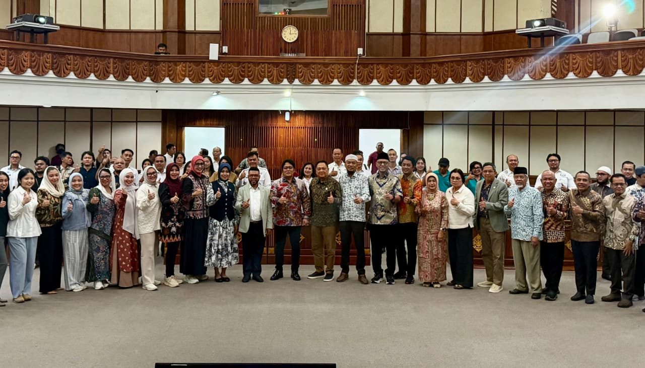 Wakil Gubernur Bali, I Nyoman Giri Prasta, menerima Kunjungan Kerja Komite III DPD RI di Gedung Wiswa Sabha, Kantor Gubernur Bali, Senin (24/11/2025).