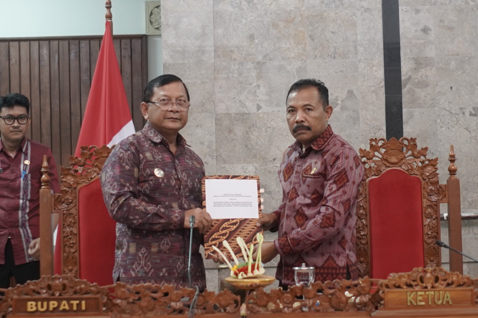 ‎Rapat dipimpin Ketua DPRD Kabupaten Buleleng, Ketut Ngurah Arya, S.M., dan dihadiri Bupati Buleleng Nyoman Sutjidra, pimpinan dan anggota DPRD, Sekretaris Daerah, para Asisten Setda, Tim Ahli, pimpinan OPD, serta undangan lainnya.
