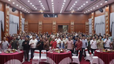 Gubernur Bali Wayan Koster saat ramah tamah dan silaturahmi bersama awak media cetak, elektronik dan online di Gedung Kertasabha, Jayasabha, Denpasar, Minggu (4/1) malam.