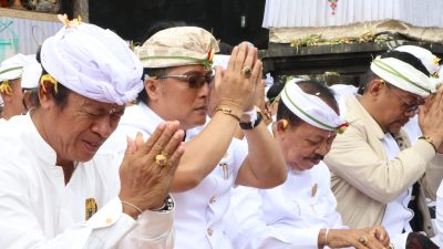 Suasana khidmat dan sarat makna spiritual menyelimuti Pura Catur Lawa Ratu Pasek, Pura Agung Besakih, Desa Rendang, Karangasem, Minggu (1/2). Wakil Gubernur Bali Nyoman Giri Prasta, yang juga selaku Ketua Maha Gotra Pasek Sanak Sapta Rsi (MGPSSR) Provinsi Bali, hadir langsung dalam upacara Nedunang Ida Bhatara, serangkaian Pujawali Purnama Kawulu yang merupakan salah satu momentum suci bagi Semeton Pasek.
