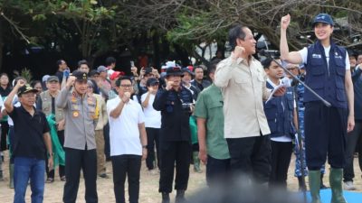 Sampah Kiriman Penuhi Pantai Bali, Menpar RI Larang Masyarakat Indonesia Buang Sampah ke Sungai