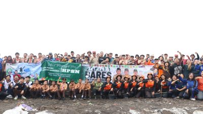 Sekda Gede Suyasa Pimpin Bakti Resik Serentak Hari Pramuka Dunia ke-169 di Pantai Pengastulan.