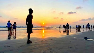 Pantai Kuta Bali, tempat wisata pantai di Bali paling diburu wisatawan. Foto ist Kuta beach Official.
