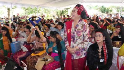 Tradisi Lelunakan dan Nyuun Sokasi Meriahkan Hari Kartini di Buleleng.