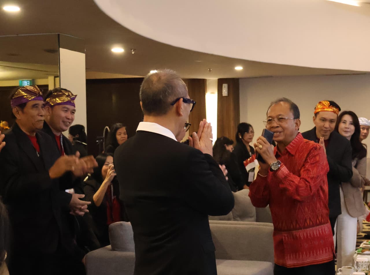 Pemprov Bali Harap Kebersamaan Lintas Umat Terus dipelihara, Pdt Helda: Terima Kasih Gubernur Koster 1 Pemprov Bali Harap Kebersamaan Lintas Umat Terus dipelihara, Pdt Helda: Terima Kasih Gubernur Koster.