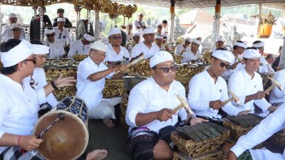 Penyineban IBTK 2026 di Pura Agung Besakih Resmi Ditutup, Gubernur Koster Turut Ngayah Megambel 8 Penyineban IBTK 2026 di Pura Agung Besakih Resmi Ditutup, Gubernur Koster Turut Ngayah Megambel.