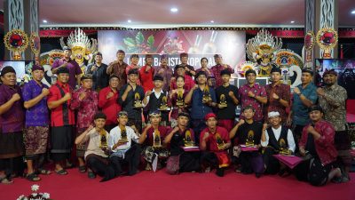 Generasi muda Bali antusias mengikuti lomba Mixologi arak yang digelar PDI-Perjuangan Bali, Selasa 19 Mei 2026.