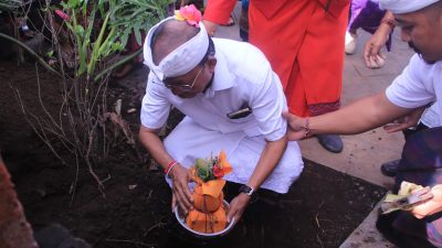 Setelah Restorasi Parahyangan Suci, Tahap Lanjutan Koster akan Bangun Infrastruktur Jalan Terintegrasi ke Pura Agung Besakih 6 Setelah Restorasi Parahyangan Suci, Tahap Lanjutan Koster akan Bangun Infrastruktur Jalan Terintegrasi ke Pura Agung Besakih.